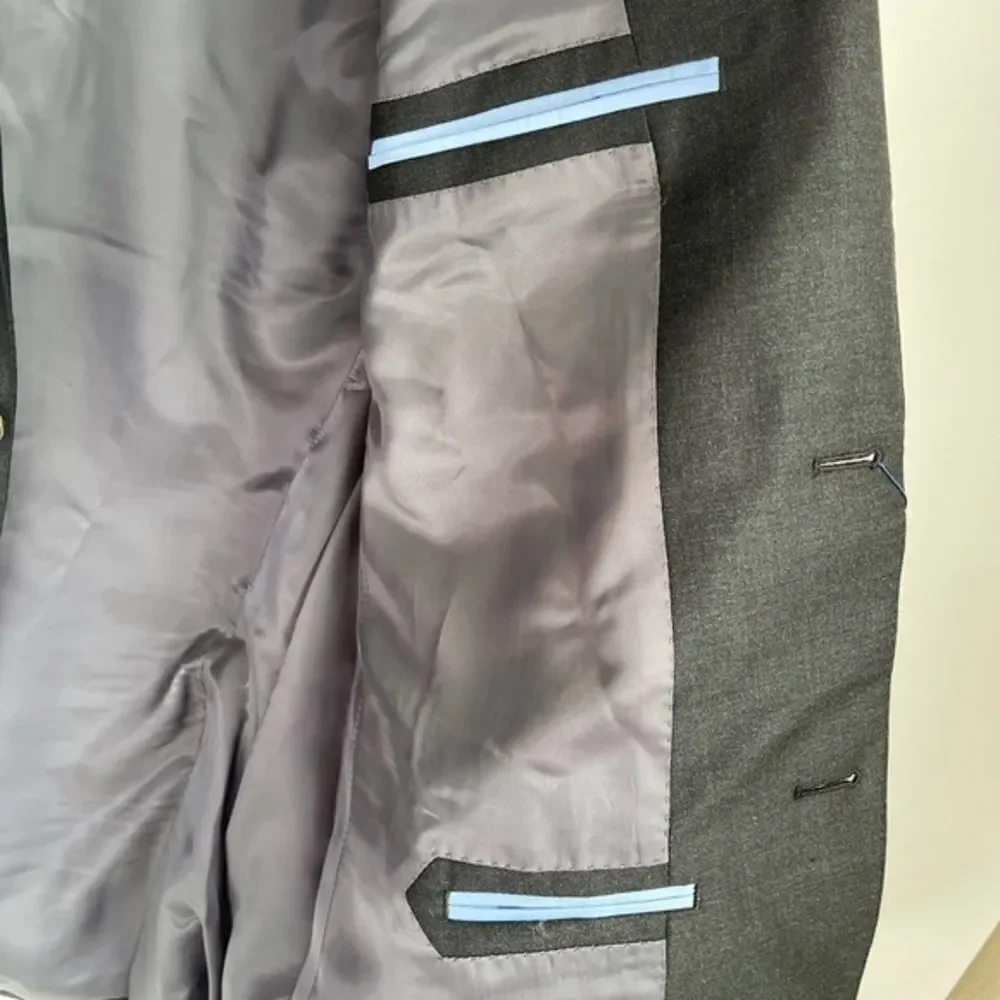 Buttoned DownTailored Fit Italian Wool Suit Jacket